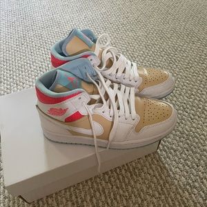 Women’s air jordan 1 mid se